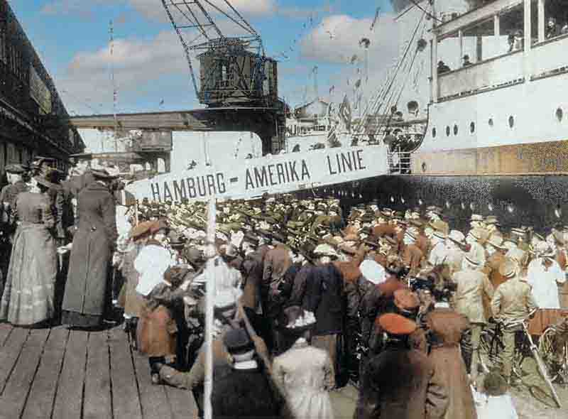 German emigrants boarding a ship at the port of Hamburg