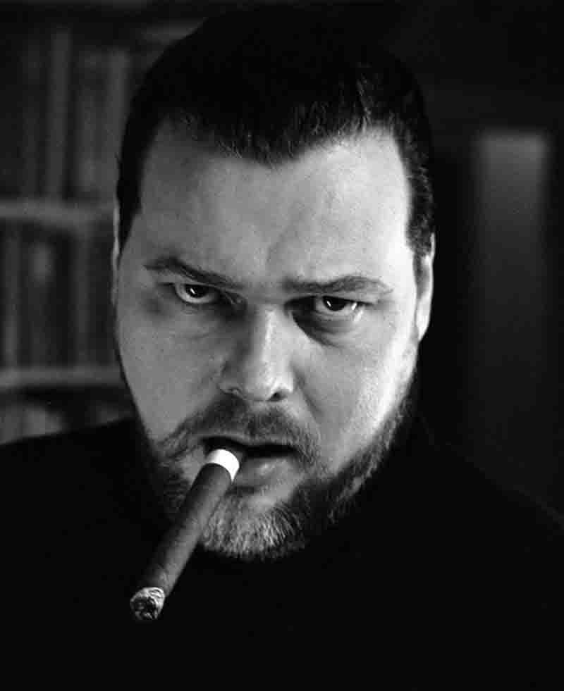 Monochrome portrait photography of a gentleman smoking a cigar.